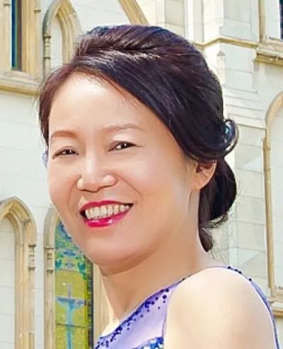 Dr Laura Cowburn, R. Acupuncturist & Dr. TCM